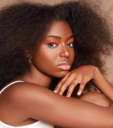 Cheveux afros : vers une acceptation sans condition